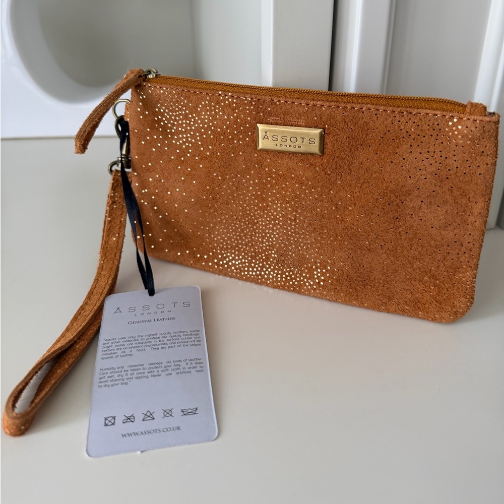 ASSOTS London Karen Tan & Yellow Gold Leather Wristlet Flat Pouch BRAND NEW